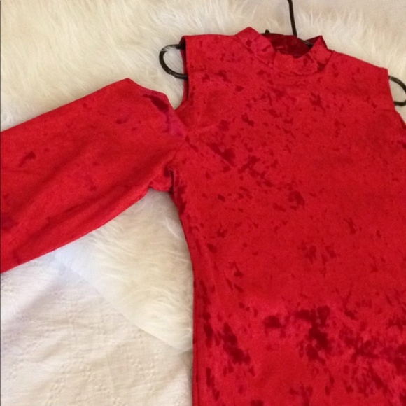 Cold shoulder mossimo red top - Picture 2 of 4